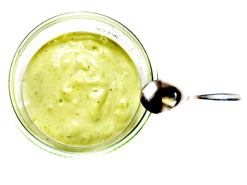 Partysuppen Rezepte im Glas - kalte-Avocado-Buttermilchsuppe
