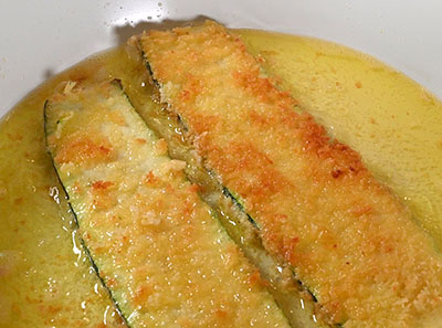 Goldgelbe Schnitzel von Zucchini - vegetarisch